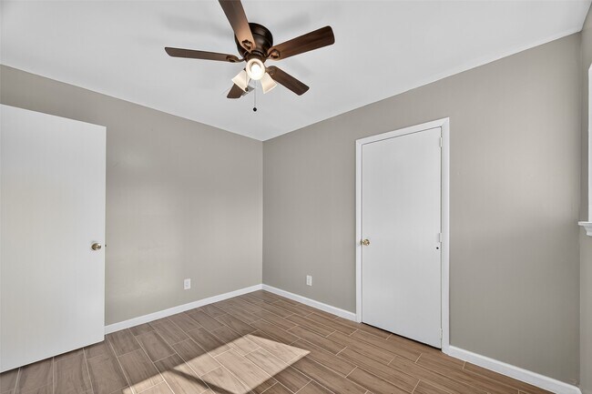 Building Photo - 5126 Denoron Dr