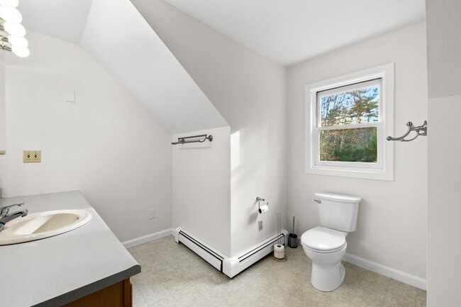 Building Photo - 31 Moulton Ave