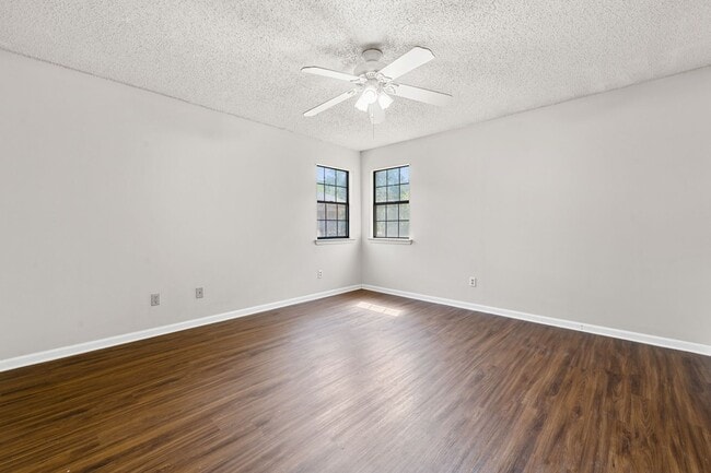 Building Photo - 3/2 Sherwood