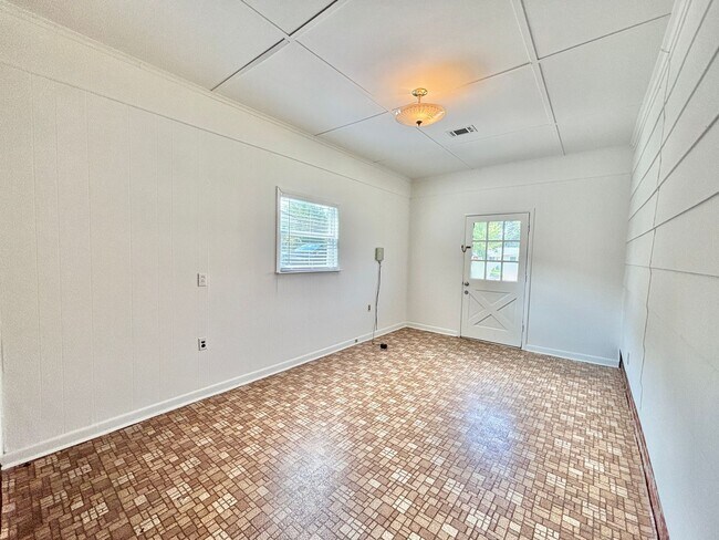 Building Photo - 3460 Rothschild Dr