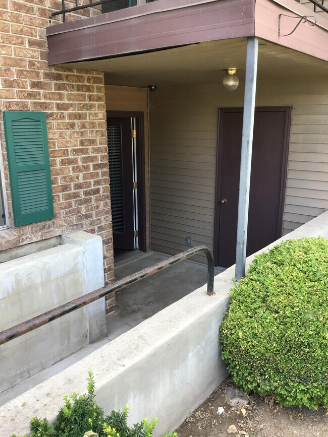 Building Photo - 4110 S Oak Meadows Dr