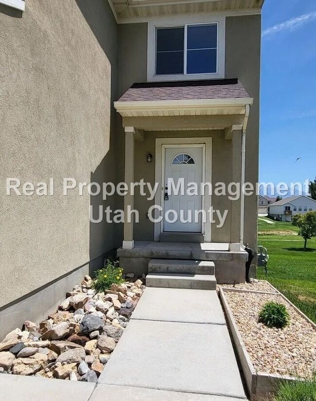 Building Photo - 93 Kintail St