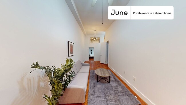 Building Photo - Private bedroom in 3 bed/1 bath Home