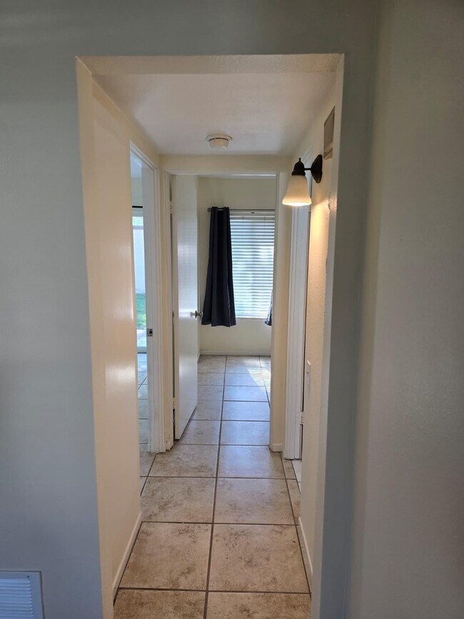 Building Photo - 82075 Country Club Dr