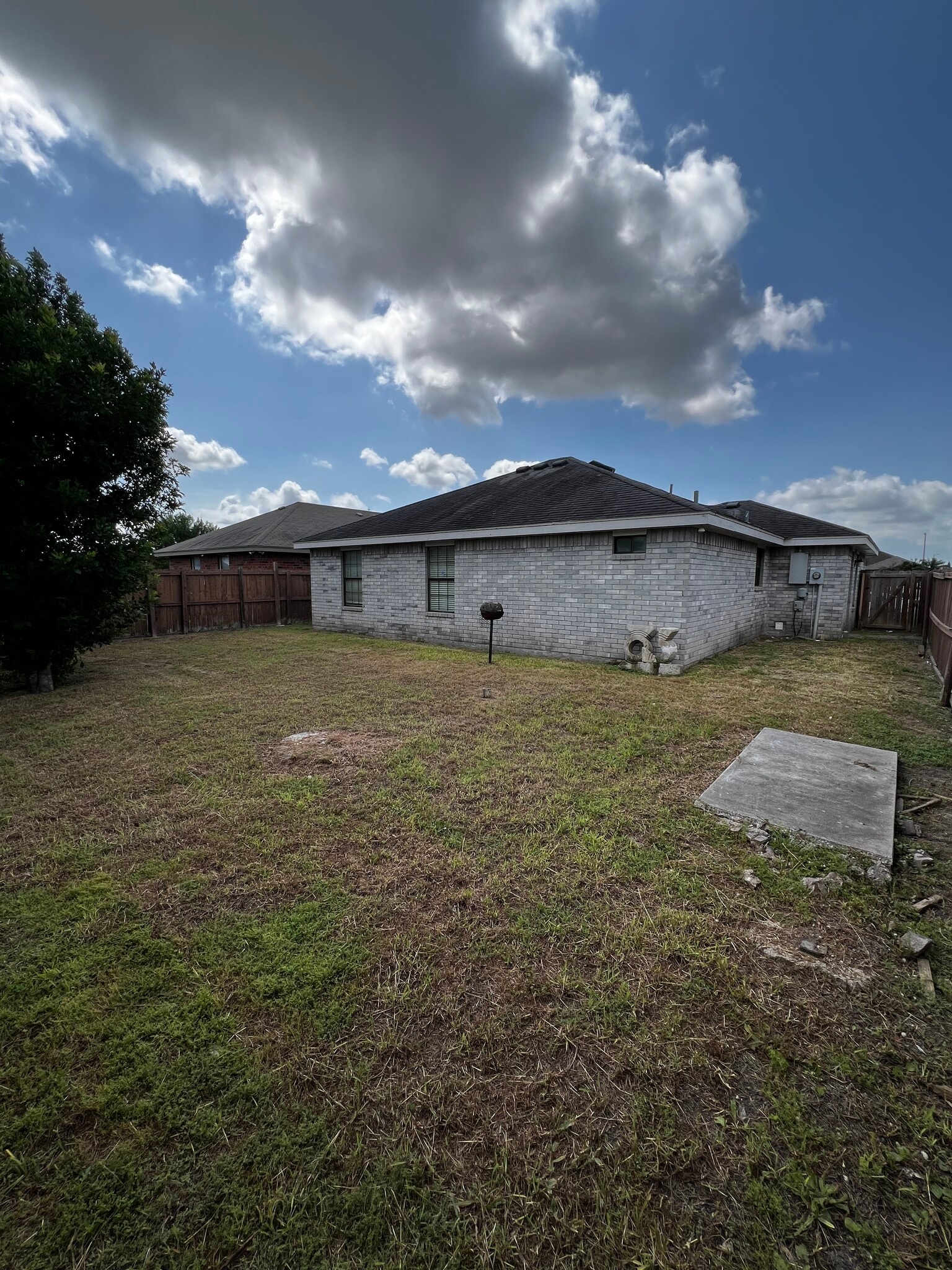 Building Photo - 3125 Valletta St