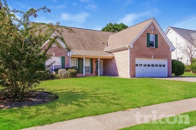 Building Photo - 915 Chapel Hill Dr SE