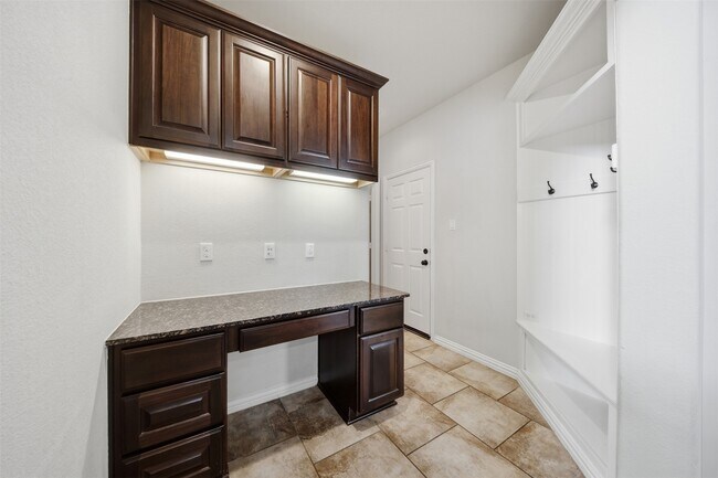 Building Photo - 63 Vershire Cir