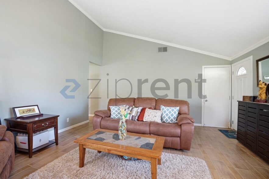 Building Photo - 2134 Latham St