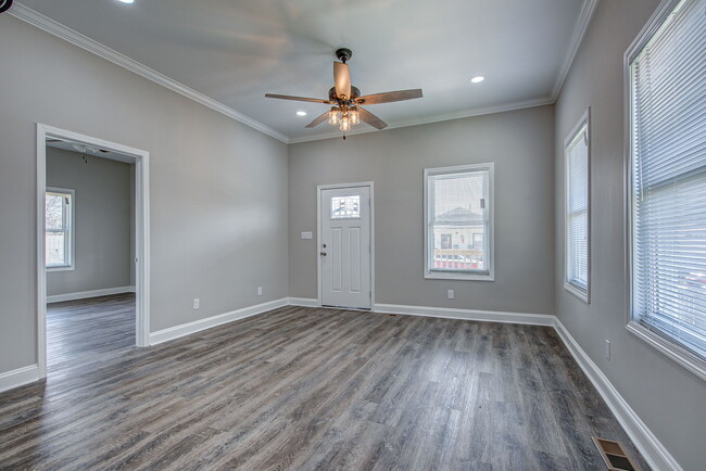 Building Photo - 21 Maple Ave