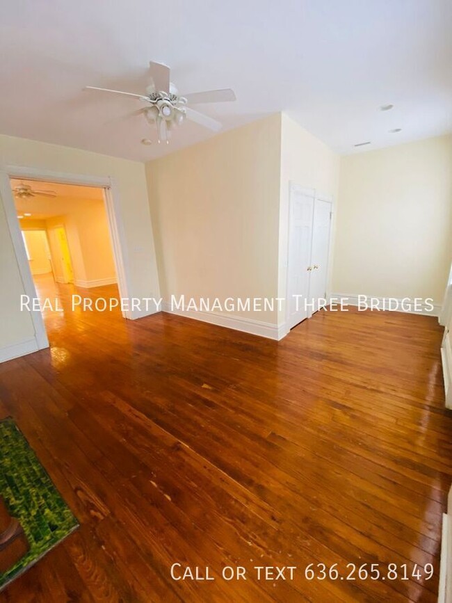 Building Photo - Soulard 2-Bedroom Upstairs Apartment