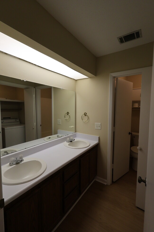 Building Photo - 372 Hummingbird Cir