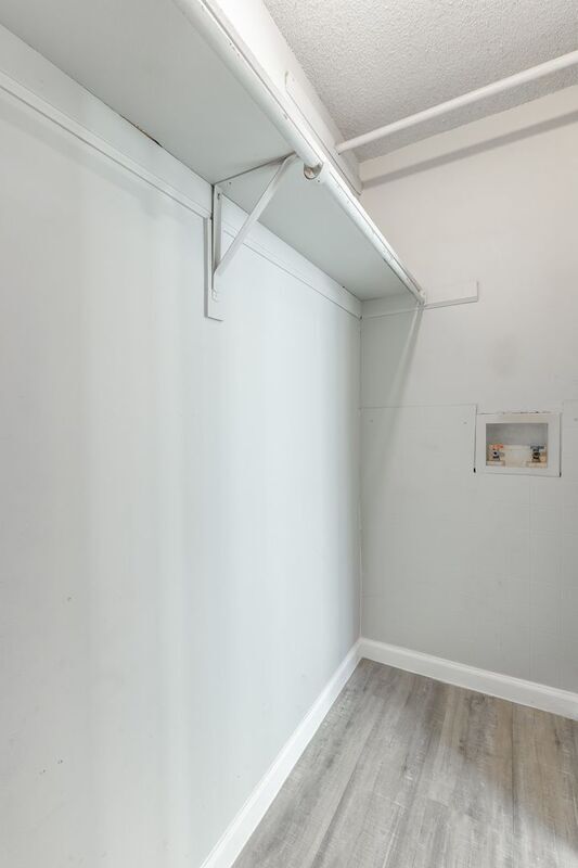 Building Photo - 1812 E 13th St