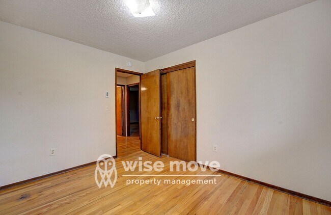 Building Photo - Mid-Mod on Missoula- Big Backyard!