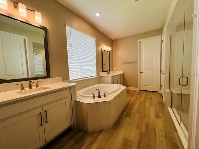 Building Photo - 4567 Tivoli Dr