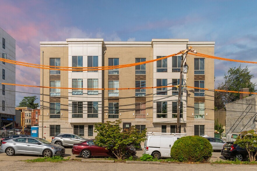 Building Photo - 1222 N Marshall St