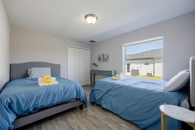 Building Photo - 2211 Surfside Blvd