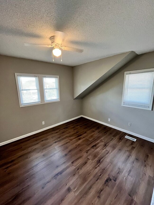 Building Photo - Charming 3 bedroom, 2 bathroom home in the...