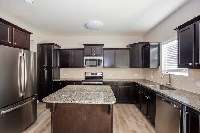 Building Photo - 3378 Saddlebrook Dr