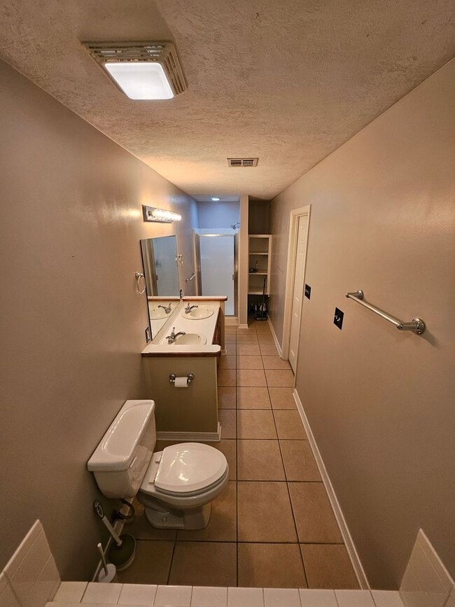 Building Photo - 6201 Fagan Cir