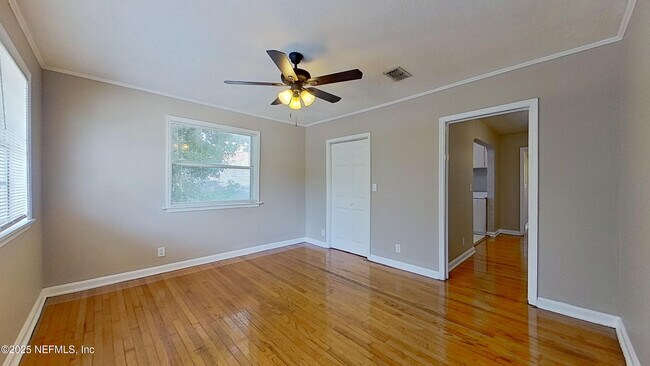 Building Photo - 828 Acosta St