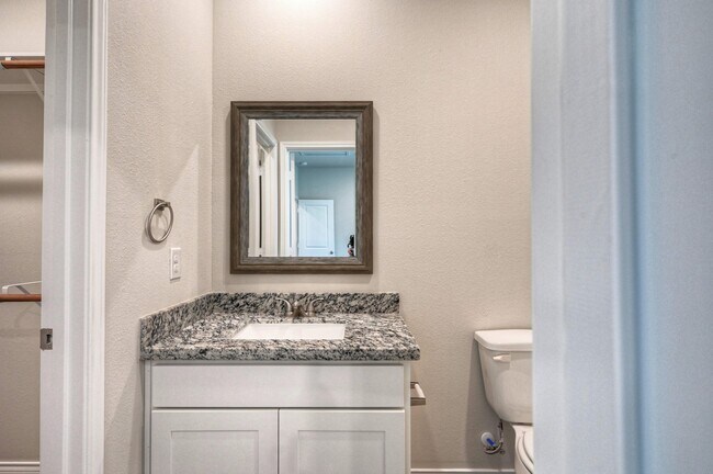 Building Photo - 11604 Vistawood St