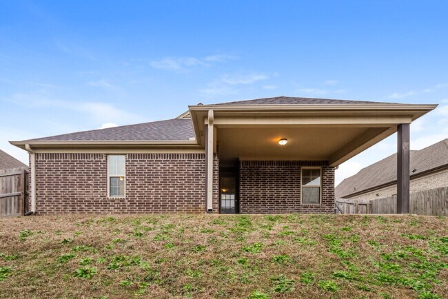 Building Photo - 7911 Hemlock Dr