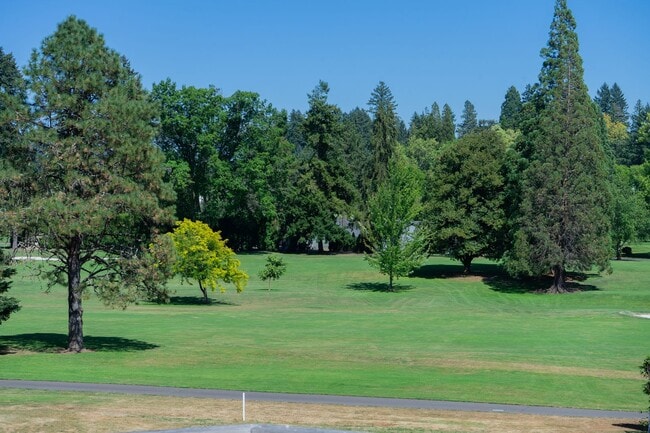 Building Photo - 4-Bedroom Luxury Home for Rent by Portland Golf Club