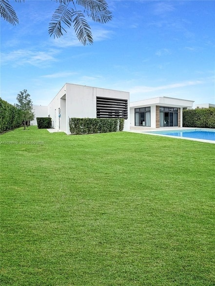 Building Photo - 16640 Sunset Way