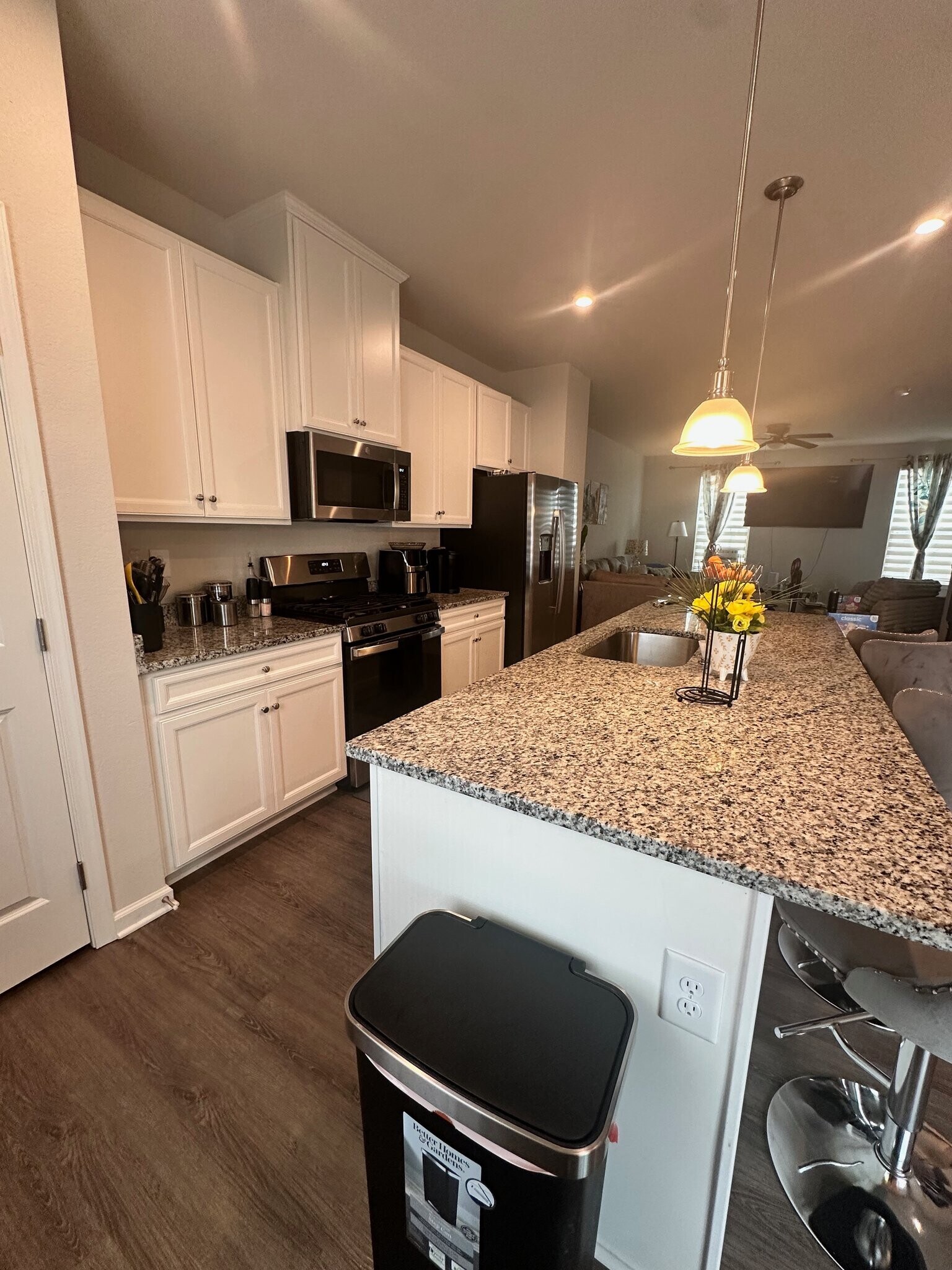 Building Photo - 4122 Riverside Dr