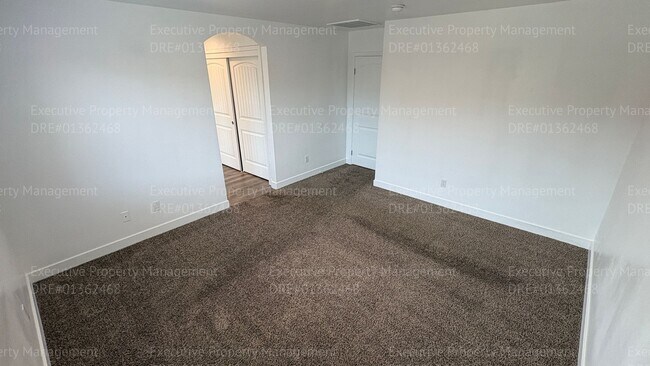 Building Photo - 5 bedroom, 2 bathroom, 3 car garage located near Taft Hwy/ Chevalier Rd