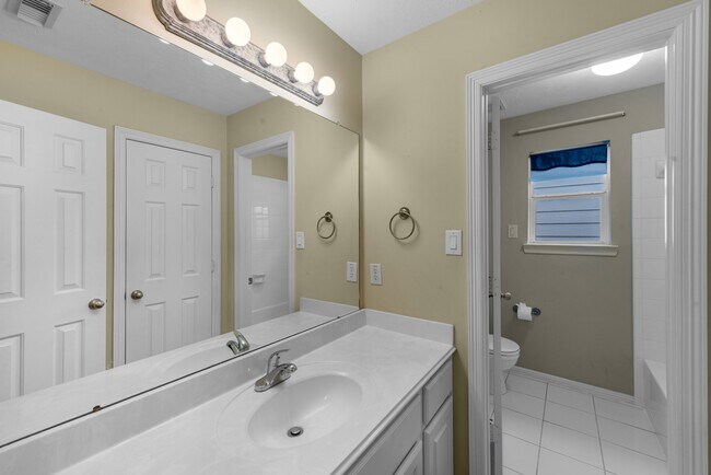 Building Photo - 5228 Larkin St