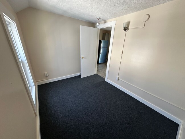 Building Photo - 144 Intervale Ave