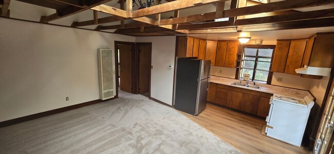 Building Photo - Quiet 1.5 Bedrooms + Loft In rural West Co...