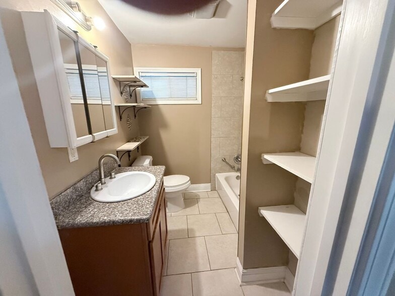 Building Photo - 2560 Madrid St