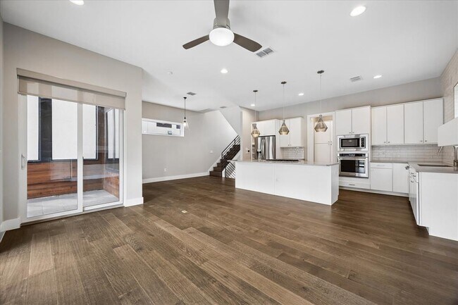Building Photo - 5006 Pecan Springs Rd
