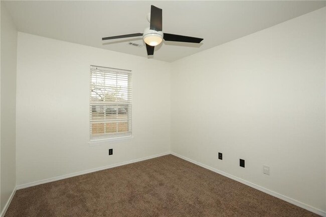 Building Photo - 900 SW River Rock St