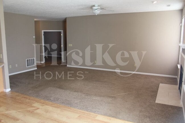 Building Photo - 10 S Burkhart Dr