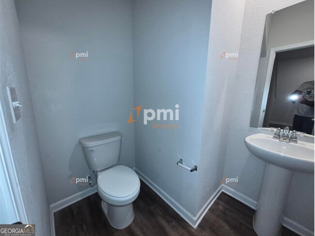 Building Photo - 3338 Bridgewood Dr