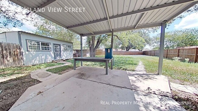 Building Photo - 9018 Island View St