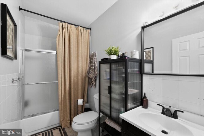 Building Photo - 1616 Webster St