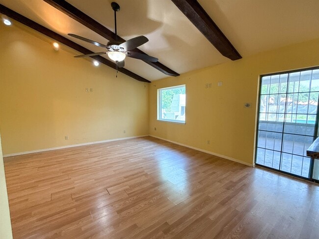 Building Photo - 405 Westmont Dr