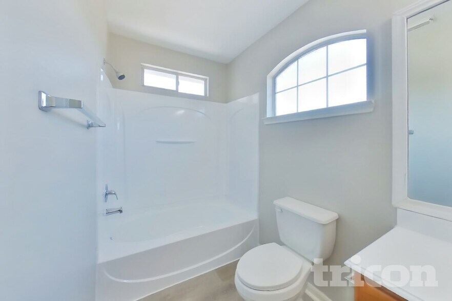 Building Photo - 5473 N Buffalo Cir