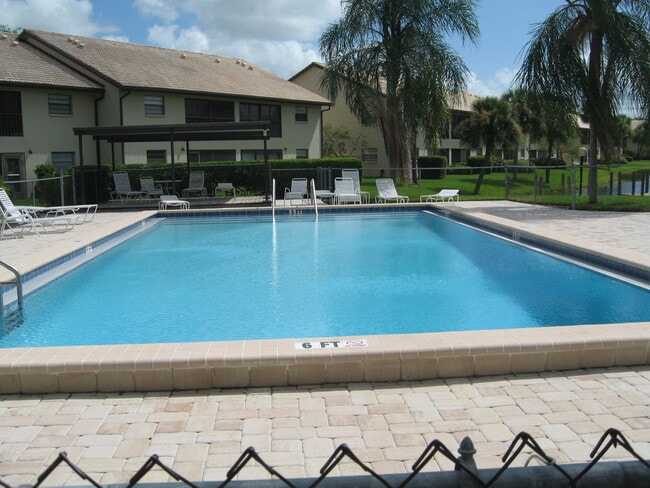 Building Photo - 305 Mission Trail W