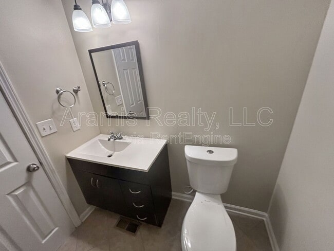 Building Photo - 5542 Pine Gate Dr