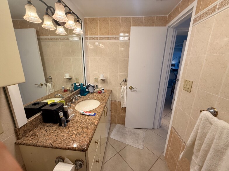 Building Photo - 5825 Collins Ave