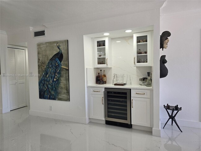 Building Photo - 6010 S Falls Cir Dr