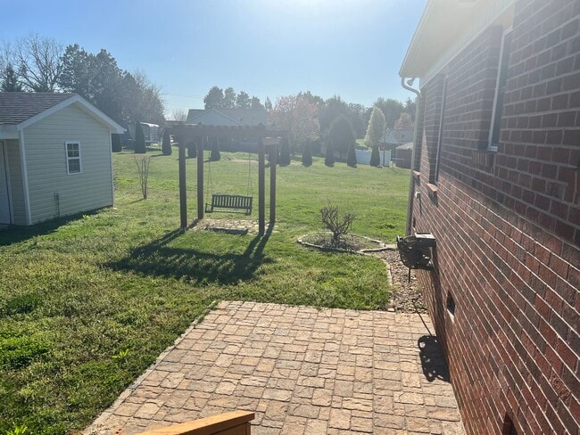 Building Photo - 3 Bedroom 3 Bathroom House with an Office.  Available Now!