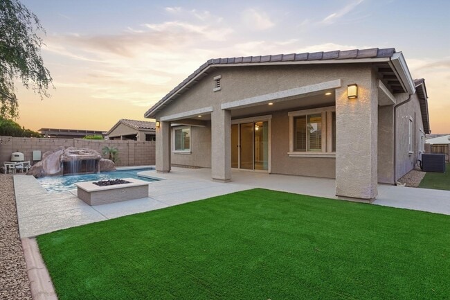 Building Photo - 23111 Via Del Oro