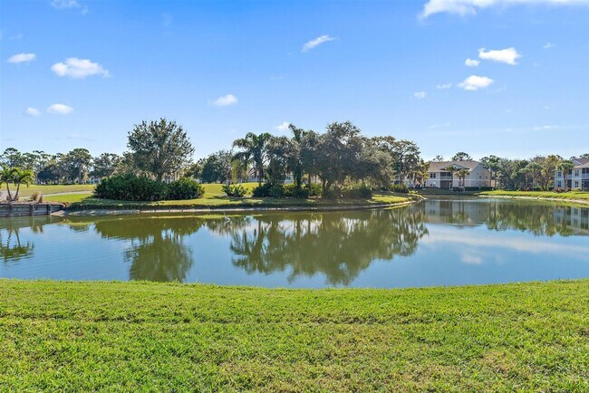 Building Photo - 2BR/2BA Lake View Condo in Heritage Oaks Golf & Country Club