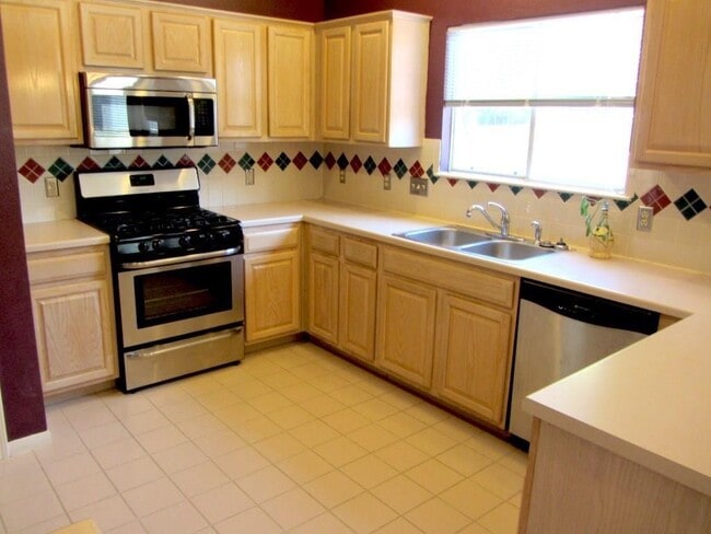 Building Photo - 1815 Hickory Ridge Cove